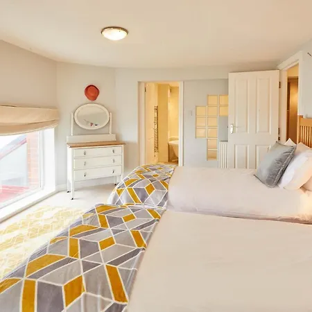 Host & - Sunset View Whitby