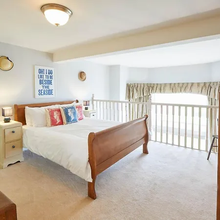 Host & - Sunset View